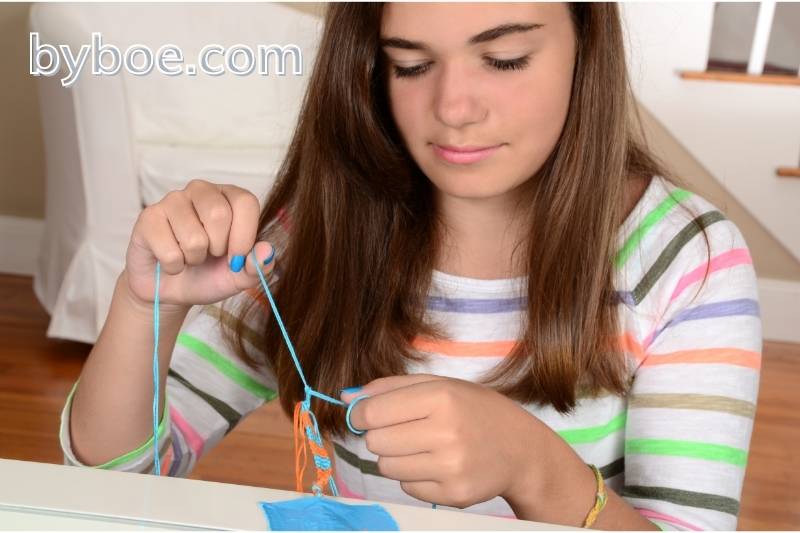How to Tie Friendship Bracelets - Induction
