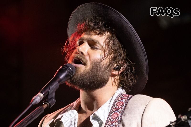 FAQs about Angus Stone